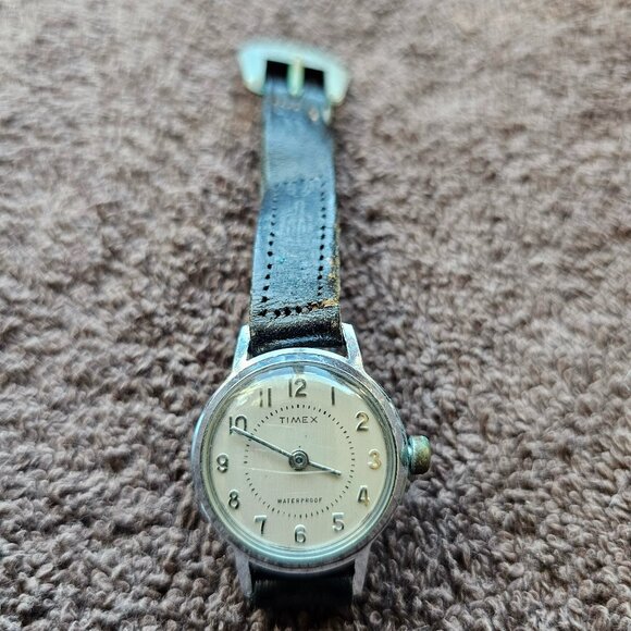 old Timex watch - Picture 1 of 8